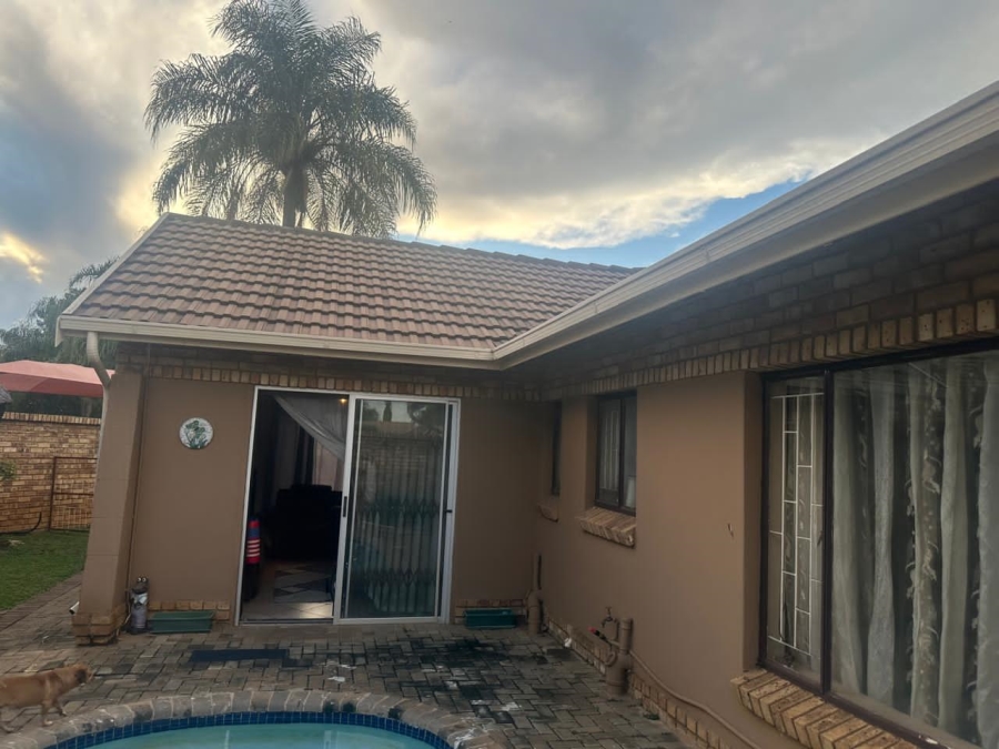 5 Bedroom Property for Sale in Waterval East North West